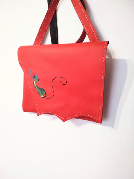 Geanta din piele naturala ,crossbody rosie ,cu pisicuta pictata