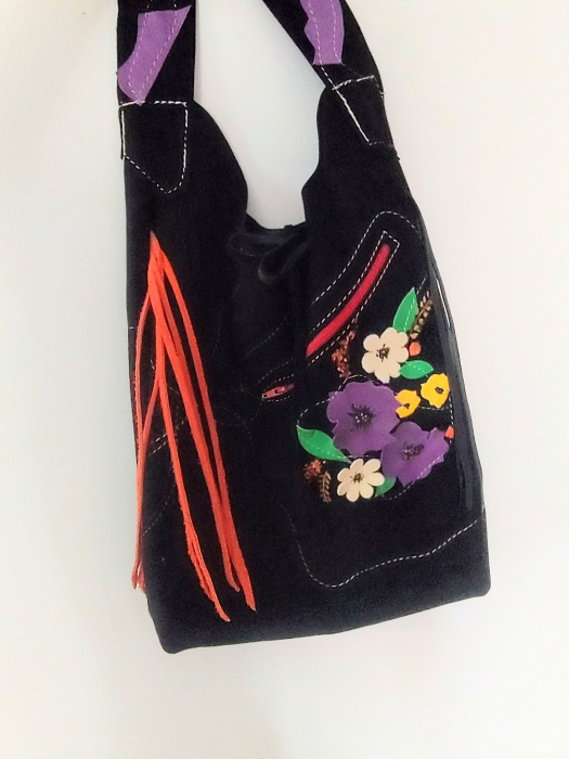 Geanta neagra handmade ,cu flori colorate   ,unicat