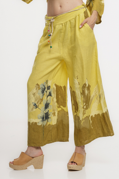 Pantaloni de vara largi din in galben cu imprimeu floral artistic