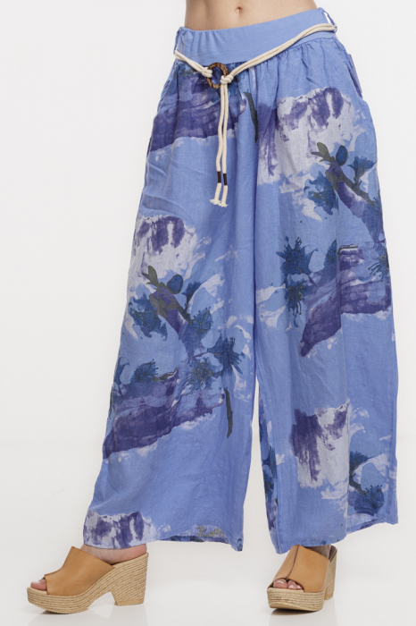 Pantaloni largi de vara, masura mare, din in albastru lavanda cu imprimeu flori albastre