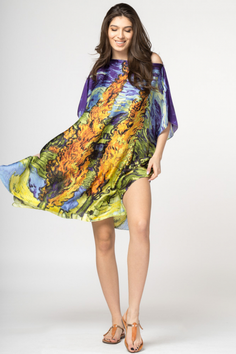 Rochie de plaja tip poncho din matase cu imprimeu inspirat dintr-o pictura cu chiparosi a lui van gogh