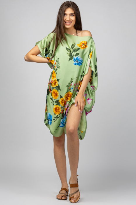 Rochie de plaja tip poncho din matase imprimat cu trandafiri pe fond verde pal