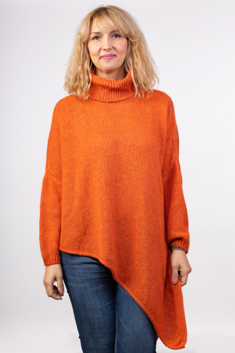 Pulover pufos portocaliu, oversize, pe gat, cu colt