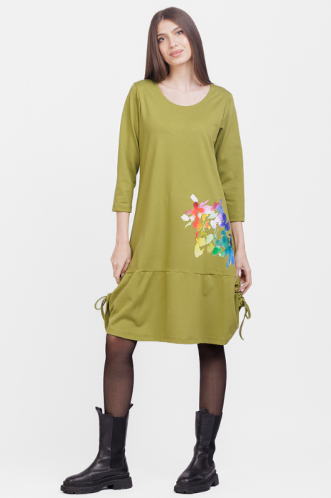 Rochie A line , din tricot, cu sireturi laterale, verde olive cu imprimeu flori stilizate
