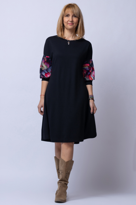 Rochie a line midi, neagra, cu maneci bufante imprimate floral