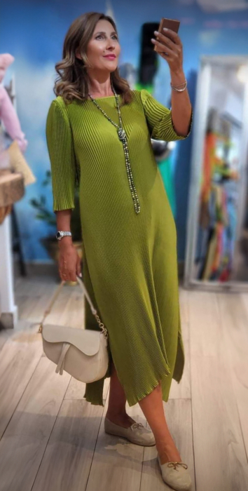 Rochie A-line plisata cu maneci trei sferturi si crapaturi laterale, verde oliv