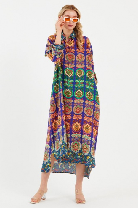 Rochie camasa oversize cu imprimeu multicolor pe fond mov, din vascoza