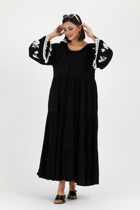Rochie cu volane si broderie trandafiri albi pe maneci, din vascoza