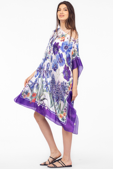 Rochie de plaja tip poncho din matase cu model floral mov pe fond alb [3]