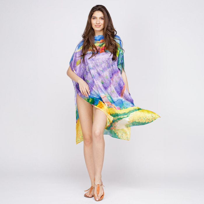Rochie de plaja tip poncho din matase cu reproducere dupa o pictura cu campuri de lavanda