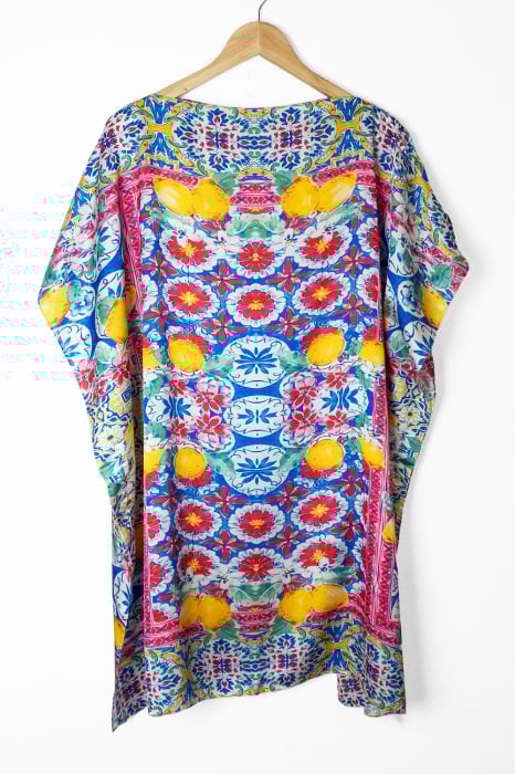 Rochie de plaja tip poncho din matase cu reproducere dupa   Sarutul    de Gustav Klimt - Copie