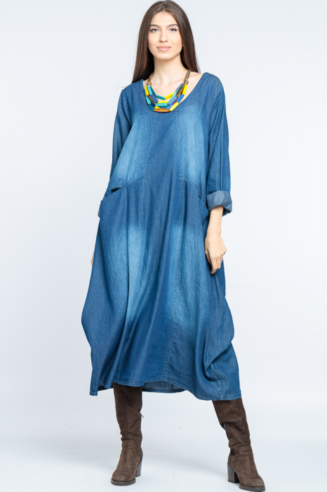 Rochie din blug cu nasture la spate