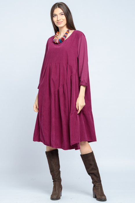 Rochie din catifea reiata mov zmeura, oversize, cu trei volane asimetrice