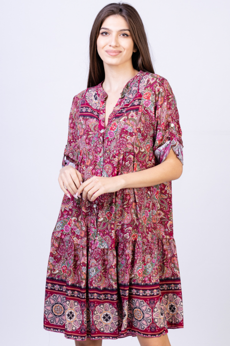 Rochie din vascoza cu volan si imprimeu boho pe fond bordo
