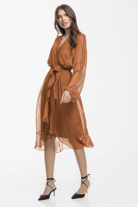 Rochie eleganta din matase naturala si vascoza, petrecuta, cu maneci vaporoase si croiala asimetrica, camel