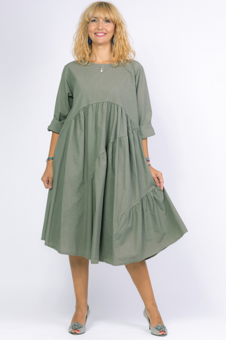 Rochie kaki oversize, cu maneca scurta, cu trei volane asimetrice, din poplin satinat