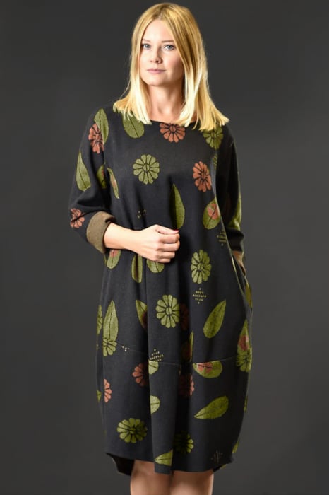 Rochie lalea calduroasa neagra cu imprimeu vegetal caramiziu si verde