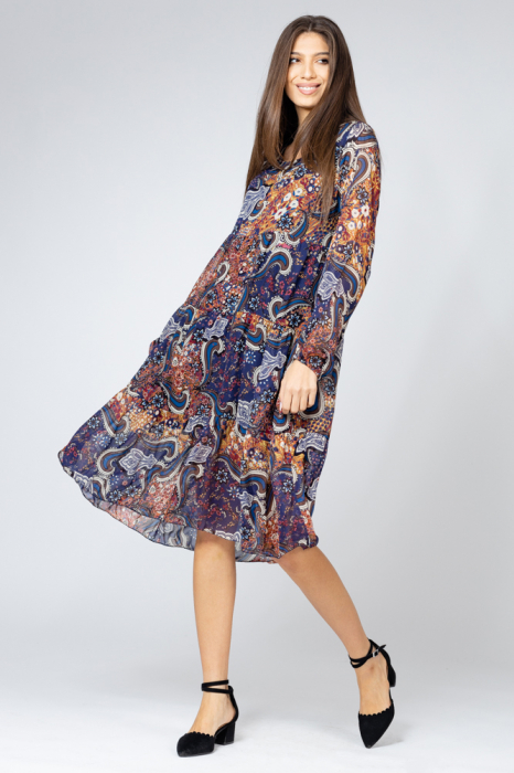 Rochie lunga bleumarin, din matase, cu doua volane si imprimeu arabesque