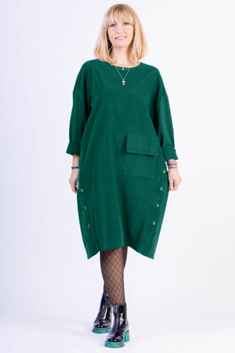 Rochie lunga din catifea reiata cu nasturi decorativi, verde