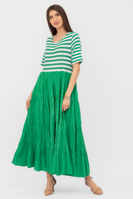 Rochie lunga din doua materiale ,cu dungi albe si volane, verde