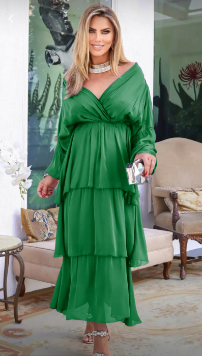 Rochie lunga suprapusa din matase, cu trei volane mari si maneca lunga, verde