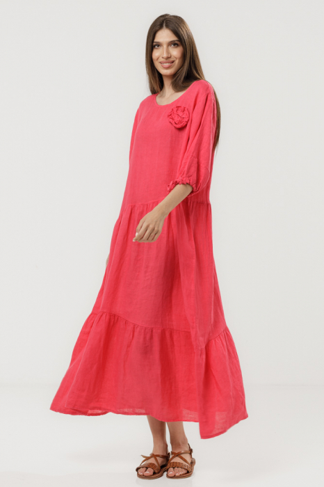 Rochie maxi de vara din in roz fragola cu croi lejer si floare decorativa