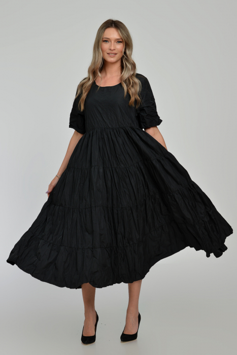 Rochie ampla, lunga, cu volane, A-line, taiata in talie, din tafta de vascoza, neagra cu irizatii maron