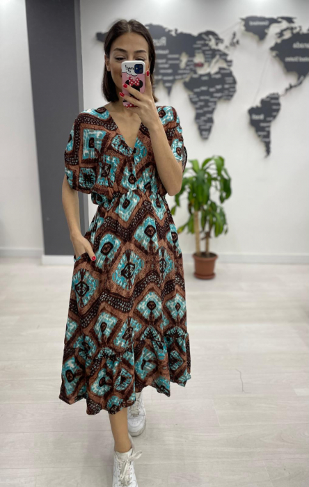 Rochie midi din bumbac, cu elastic in talie si imprimeu turcoaz pe fond maro