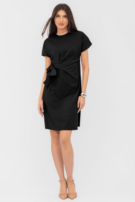 Rochie midi, neagra, din vascoza, petrecuta pe talie