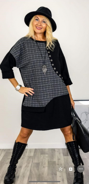 Rochie neagra cu insertie ecosez din tricot de bumbac vatuit