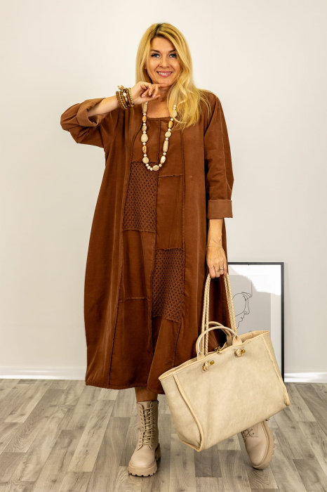 Rochie oversize A-line, din catifea reiata cu snur in partea de jos, maro coniac