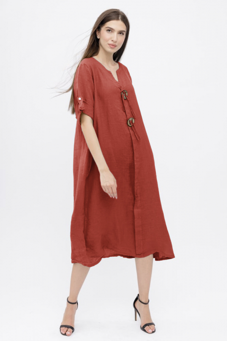 Rochie din in, cu doi nasturi decorativi pe piept, caramizie
