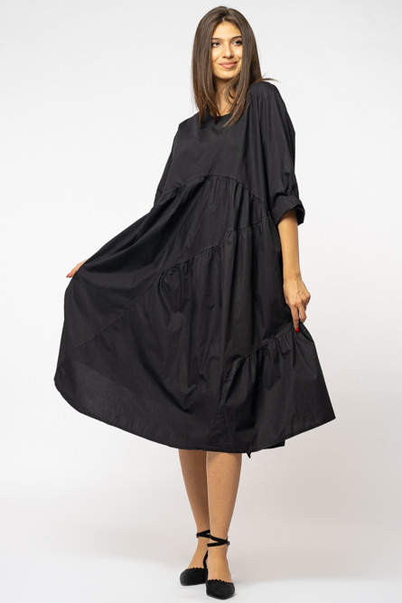 Rochie neagra oversize, cu maneca scurta, cu trei volane asimetrice, din poplin satinat