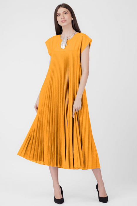 Rochie plisata A-line lunga, material fin si usor creponat, galben turmeric