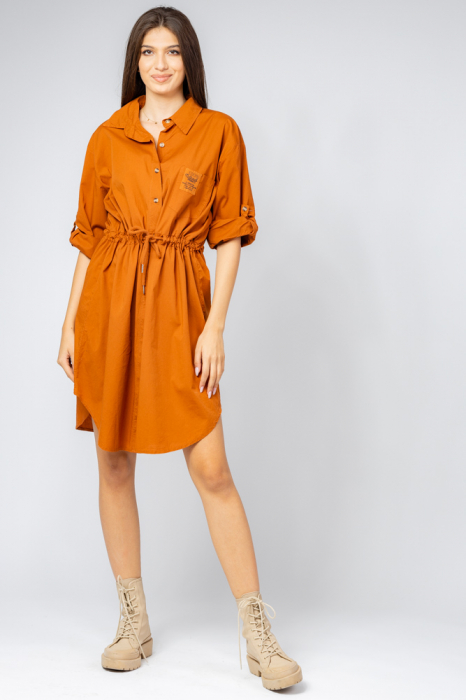 Rochie scurta tip camasa, din bumbac, cu siret in talie, caramizie