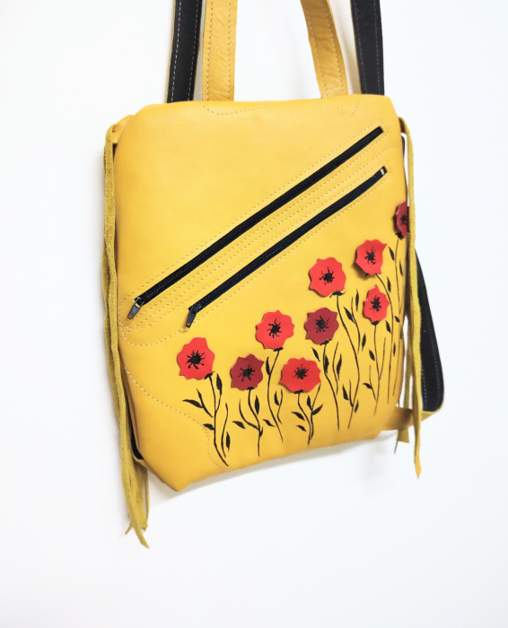 Rucsac galben din piele naturala , cu maci colorati, unicat