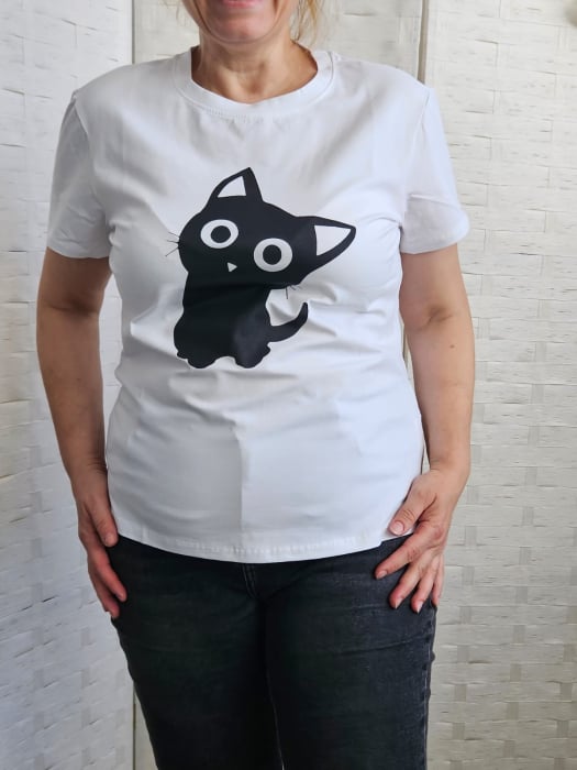 Tricou alb din bumbac cu imprimeu pisicuta neagra mirata, marime mare