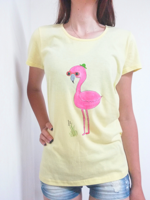 Tricou galben pal pictat manual cu flamingo flamingo imagine noua 2022