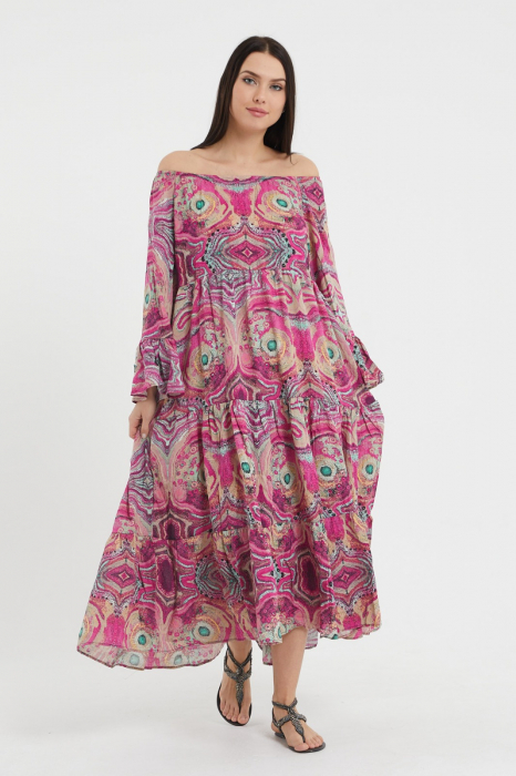 Rochie lunga cu imprimeu multicolor cu nuante de roz si fucsia, cu 4 volane din tesatura fina din vascoza
