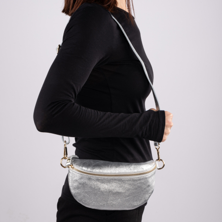 Borseta din piele naturala cu fermoar si bareta reglabila, argintie [3]