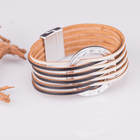 BIJUTERII - Bratara magnetica multisir alb-negru cu cerc metalic