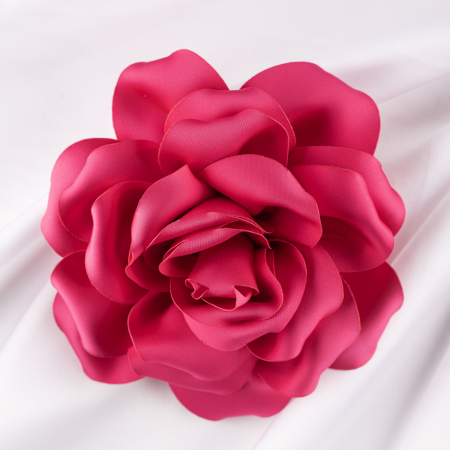 Broșe - Brosa floare fucsia satinata cu diametru de 15 cm, cu clips pentru par