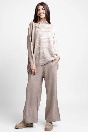 Pantaloni masuri mari - Compleu cu pulover oversize asimetric si pantaloni tricotaj, cu intrepatrundere de bejuri