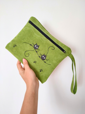 Genți si Plicuri Handmade din Piele - Portfard handmade , din piele naturala olive, cu pisicuțe pictate