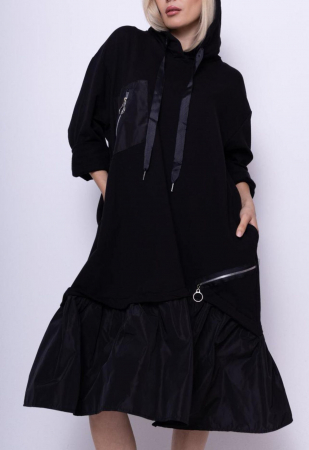 Rochii din Jerseu - Rochie midi neagra, din tricot de bumbac cu volan de tafta si gluga si fermoare