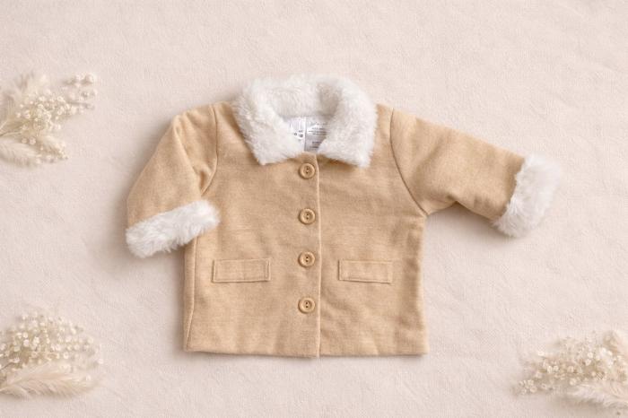 Costum de botez catifelat beige [2]