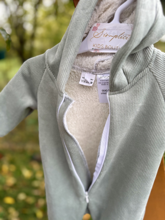 Salopeta baietei din catifea cu blanita khaki [1]