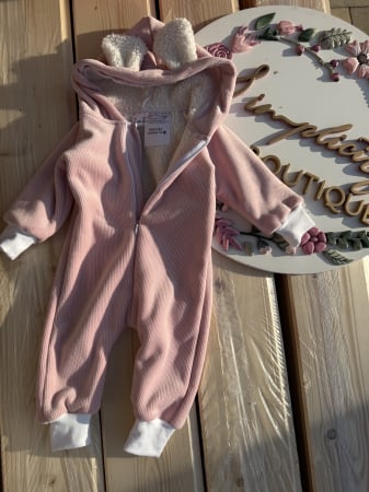 Colectia Toamna-Iarna 2025 - Salopeta fetite din catifea cu blanita roz