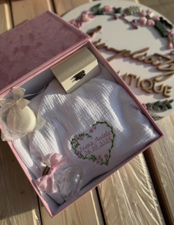 Trusouri botez fetite - Trusou botez roz inima - cutie din catifea