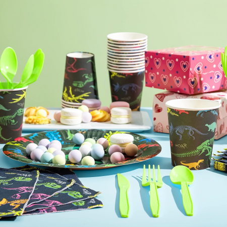Set de accesorii petrecere aniversara, Simply Joy®, 145 Piese, Tematica Dinozauri, Banner “Happy Birthday”, Farfurii, Pahare, Servetele, Lingurite, Furculite, Cutite, Verde [3]